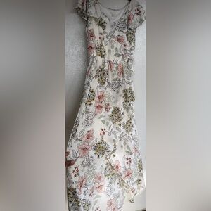 Chic Floral Maxi Dress with Ruffle Sleeves